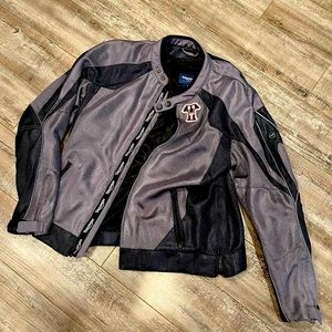 Mens Triumph riding jacket, perfect for summer days. Medium size